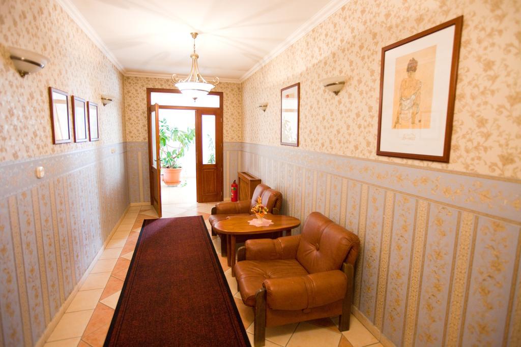 Goecsej Palatinus Etterem Es Panzio Apart otel Zalaegerszeg Oda fotoğraf