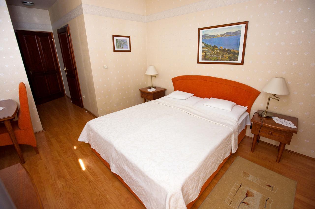 Goecsej Palatinus Etterem Es Panzio Apart otel Zalaegerszeg Dış mekan fotoğraf